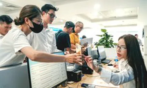 Con người làm chủ công nghệ