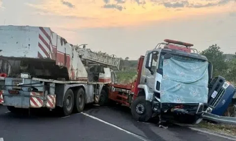 Xe cứu hộ gặp nạn trên cao tốc Phan Thiết - Dầu Giây