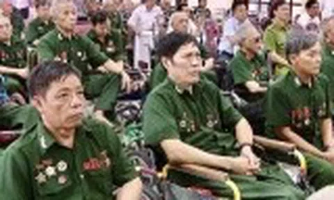 Thủ tướng yêu cầu hoàn thành trao quà cho người có công trước ngày 28/4