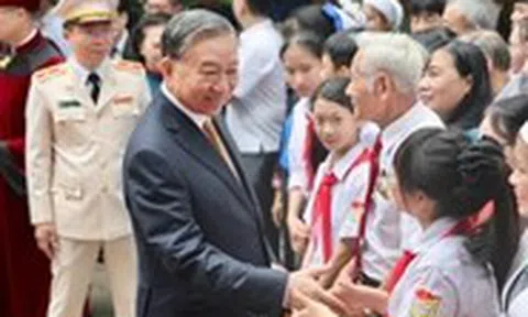 Tổng Bí thư, Chủ tịch nước Tô Lâm nói chuyện với bà con tại Đền Hùng