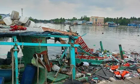 Cháy, nổ tàu cá tại Bến phà Tắc Cậu (An Giang), 7 người bị thương
