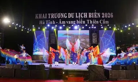 Hà Tĩnh mở màn mùa du lịch biển bằng đại tiệc ánh sáng tại Thiên Cầm