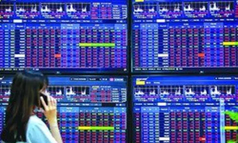 Chứng khoán chỉ giao dịch 2 phiên trong tuần này, nhà đầu tư nên làm gì?