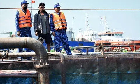 Bộ Tư lệnh Vùng Cảnh sát biển 3 bắt quả tang “cát tặc” tại vùng biển TP. Hồ Chí Minh quản lý