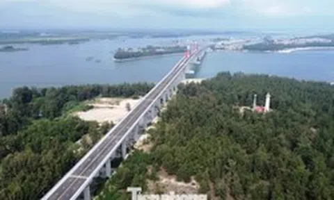 Nhìn gần công trình vượt biển hơn 2.400 tỷ đồng thông xe ngày 30/4