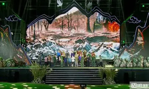 Xúc động lễ kỷ niệm 60 năm ngày hy sinh của 33 liệt sĩ TNXP tại hang Hỏa Tiễn