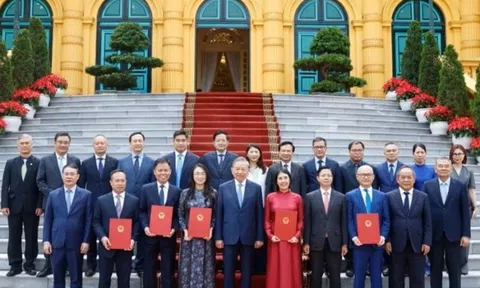 Tổng Bí thư, Chủ tịch nước trao Quyết định bổ nhiệm cho 5 Đại sứ