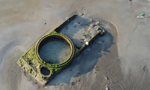 Sắp trục vớt vật thể giống xác xe tăng ở biển Quy Nhơn