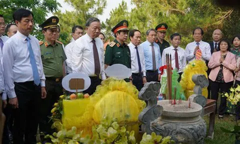 Tổng Bí thư, Chủ tịch nước Tô Lâm dâng hương tri ân Đại tướng Võ Nguyên Giáp và các anh hùng liệt sĩ