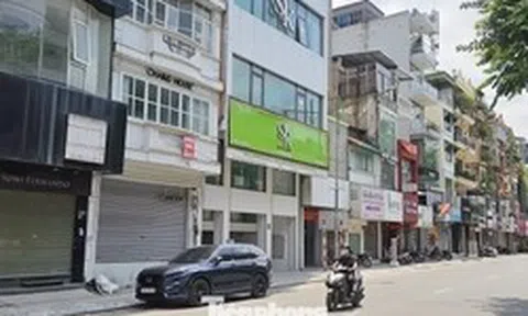 Lý do nhiều tuyến phố 'hái ra tiền' ở Hà Nội 'cửa đóng then cài'