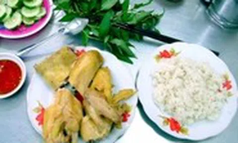 Ký ức về dĩa cơm gà của cậu bé lần đầu được đi xa