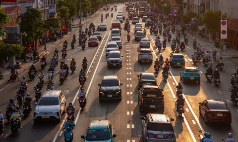 Hình ảnh khác lạ của đường Cộng Hòa ở TP.HCM
