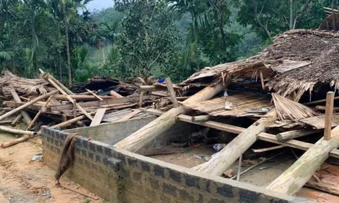 Giông lốc cuốn sập nhà dân, bé trai 13 tuổi tử vong