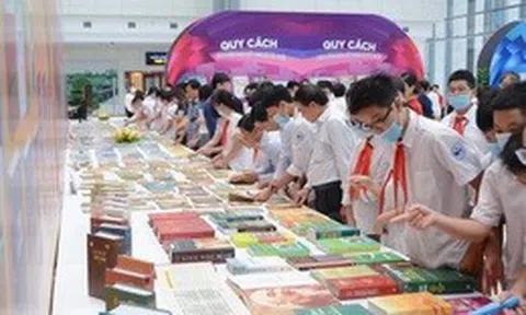 NXBGDVN: Tiếp tục giảm giá SGK bình quân 13,3%