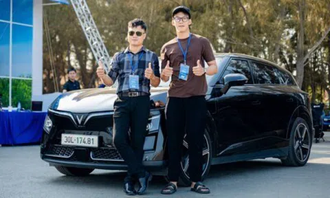 Nghỉ lễ, người dân TP.HCM “đổ bộ” Cần Giờ trải nghiệm xe điện VinFast