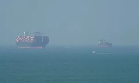 Mỹ cảnh báo các hãng vận tải không trả phí qua eo biển Hormuz
