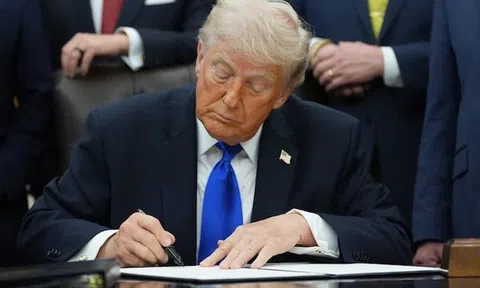 Ông Trump tuyên bố nâng thuế ô tô EU lên 25%
