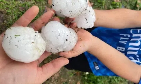 Mưa đá ở Tuyên Quang, Phú Thọ, có viên to cỡ bóng tennis