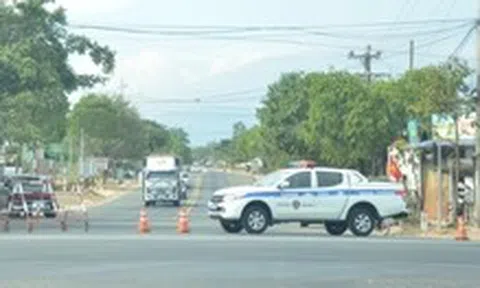 Xe hướng về TP.HCM đông nghẹt, CSGT hạn chế vào cao tốc Phan Thiết - Dầu Giây