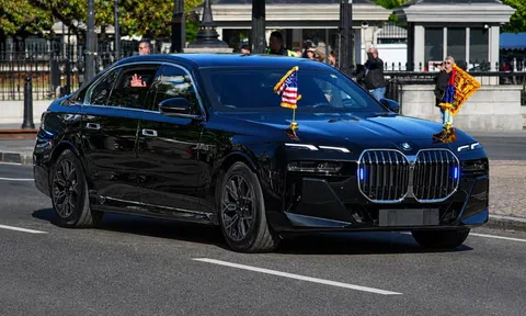 Vua Charles III công du Mỹ bằng xe gì?