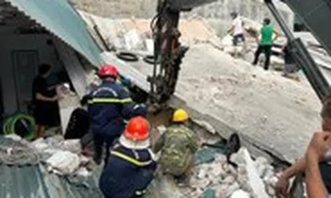 Sập nhà đang sửa, 1 người chết, 2 người bị thương