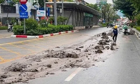 Phạt 34 triệu xe 'hổ vồ' làm rơi vãi bùn đất