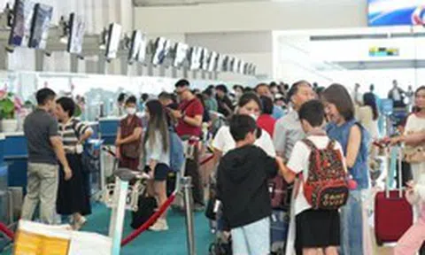 Vì sao dịp nghỉ lễ 30/4-1/5 ghi nhận lượng khách kỷ lục nhưng khách bay nội địa lại giảm?