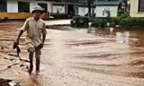 Nghệ An: Sét đánh khiến 2.000 tấn mật mía tràn ra ngoài
