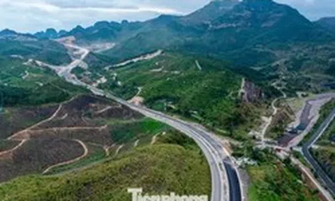 Trên công trường dự án hơn 1.800 tỷ đồng 'phá núi mở đường' của Quảng Ninh