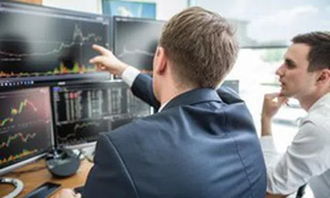 Khối ngoại tiếp tục bán ròng, "xả" hơn 700 tỷ đồng tại hai cổ phiếu VN30