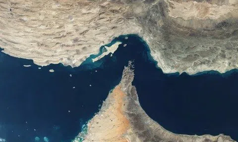 Eo biển Hormuz căng thẳng: Mỹ và Iran đồng loạt cáo buộc nhau nổ súng trước