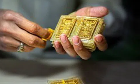 Giá vàng trong nước “đứng im” vẫn cao hơn thế giới 17 triệu đồng/lượng, vượt cả Trung Quốc và Ấn Độ