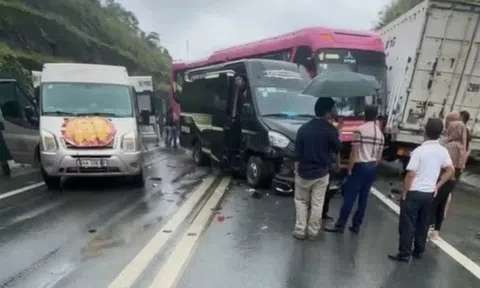 Tai nạn liên hoàn trên cao tốc Nội Bài - Lào Cai