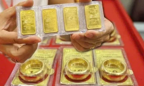 Giá vàng chiều nay (11/5): Vàng miếng SJC và nhẫn lao dốc, "bốc hơi" 2,3 triệu đồng/lượng