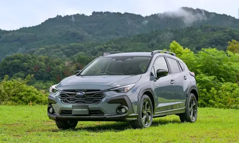Chủ xe Subaru 'khóc thét' vì đỗ xe, tắt máy vẫn hết ắc quy