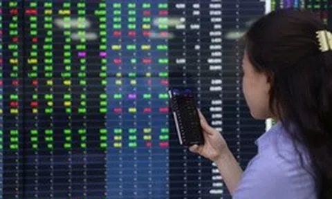Chứng khoán dự báo tiếp đà tăng, chuyên gia khuyến cáo gì?