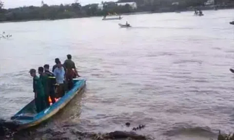 Giáo viên tiểu học tử vong sau vụ lật vỏ lãi trên sông ở Cà Mau