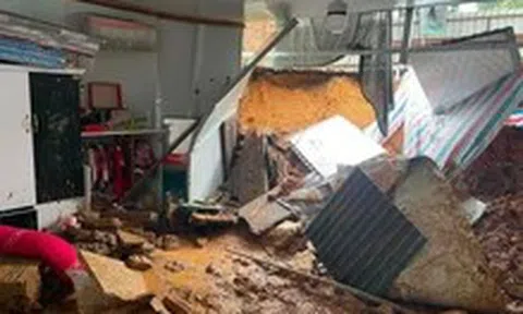 Sạt lở đất ở Phú Thọ, hai trẻ bị thương phải nhập viện