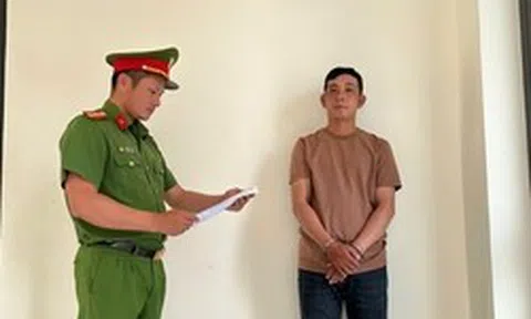Thi hành lệnh bắt tạm giam cựu nhân viên ngân hàng Phan Đình Dân SN 1991