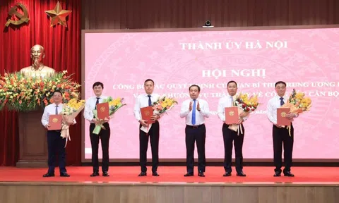 Công bố quyết định của Ban Bí thư về công tác cán bộ tại Hà Nội