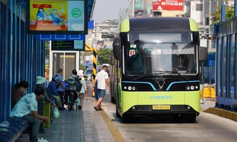 TP.HCM đề xuất cho xe buýt nhỏ chở khách nối khu dân cư với metro, bến xe buýt