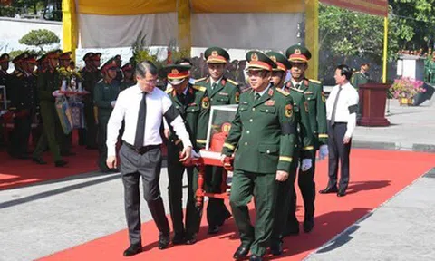 Thủ tướng Lê Minh Hưng và đoàn công tác Chính phủ dự lễ truy điệu 28 liệt sĩ tại Quảng Trị