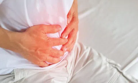 Đau bụng liên tục suốt 3 tháng, người đàn ông 70 tuổi sốc nặng khi phát hiện bí mật "đáng sợ"