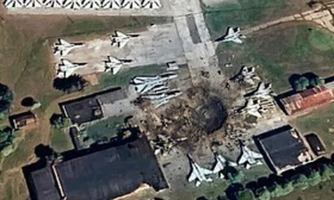 Nga kích hoạt "át chủ bài" Kh-47M Kinzhal, căn cứ không quân Ukraine rung chuyển