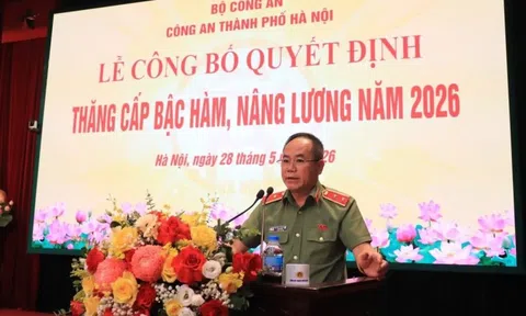 Hơn 5.000 cán bộ, chiến sĩ Công an Hà Nội được thăng cấp bậc hàm, nâng lương