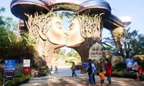 Phú Quốc đưa ra ‘tối hậu thư’ sẽ cưỡng chế vườn hoa The Peak trên núi Điện Tiên