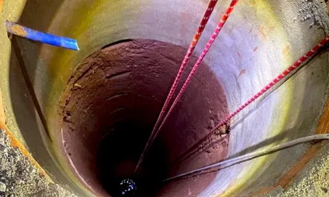Người phụ nữ rơi xuống giếng sâu 30 m