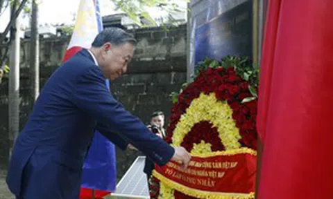 Tổng Bí thư, Chủ tịch nước Tô Lâm dâng hoa tưởng niệm Chủ tịch Hồ Chí Minh tại Philippines