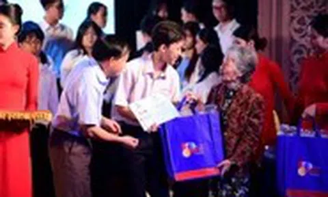 Chia tay bà Nguyễn Thị Minh Phượng - một người đồng hành nghĩa tình của Tuổi Trẻ