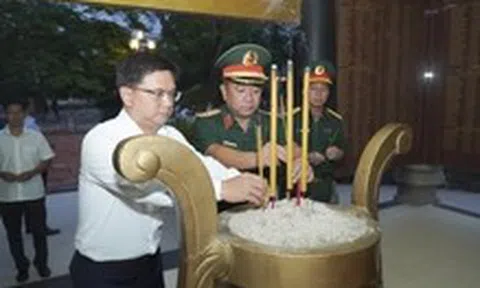 Khảo sát vị trí có thể là nơi chôn tập thể liệt sĩ hy sinh năm 1968 tại công viên Lê Thị Riêng